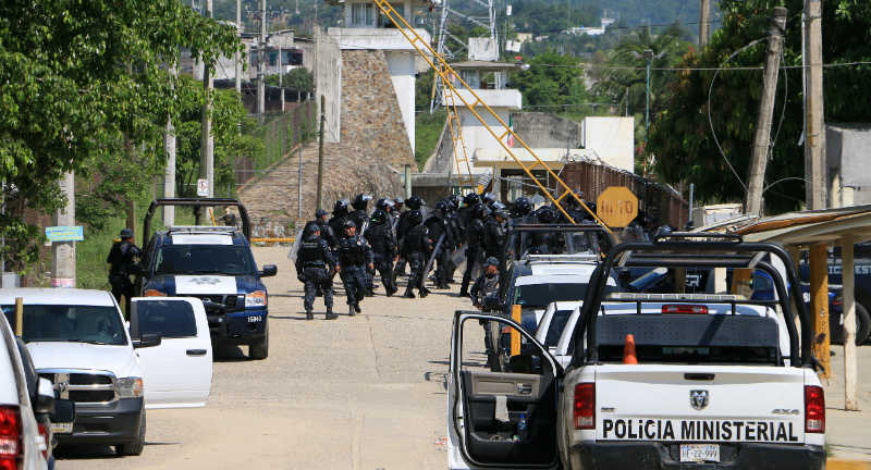 Pleito en penal de Acapulco deja 28 muertos