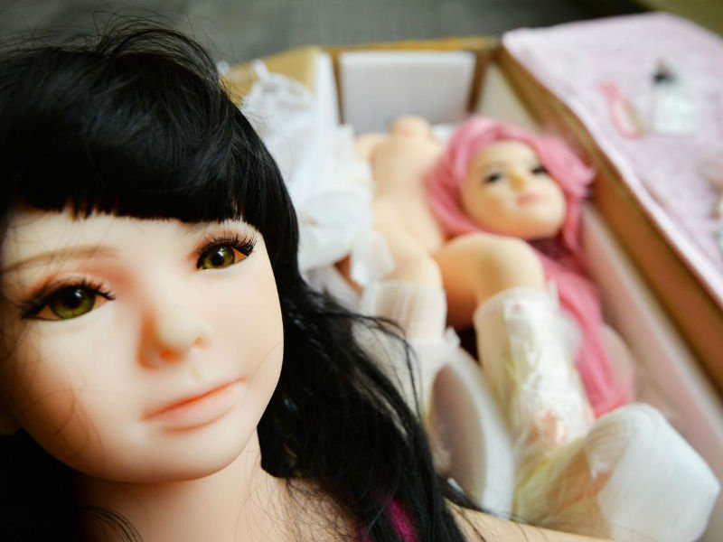 Arrestan a pedófilos por comprar muñecas sexuales con rostros de niñas