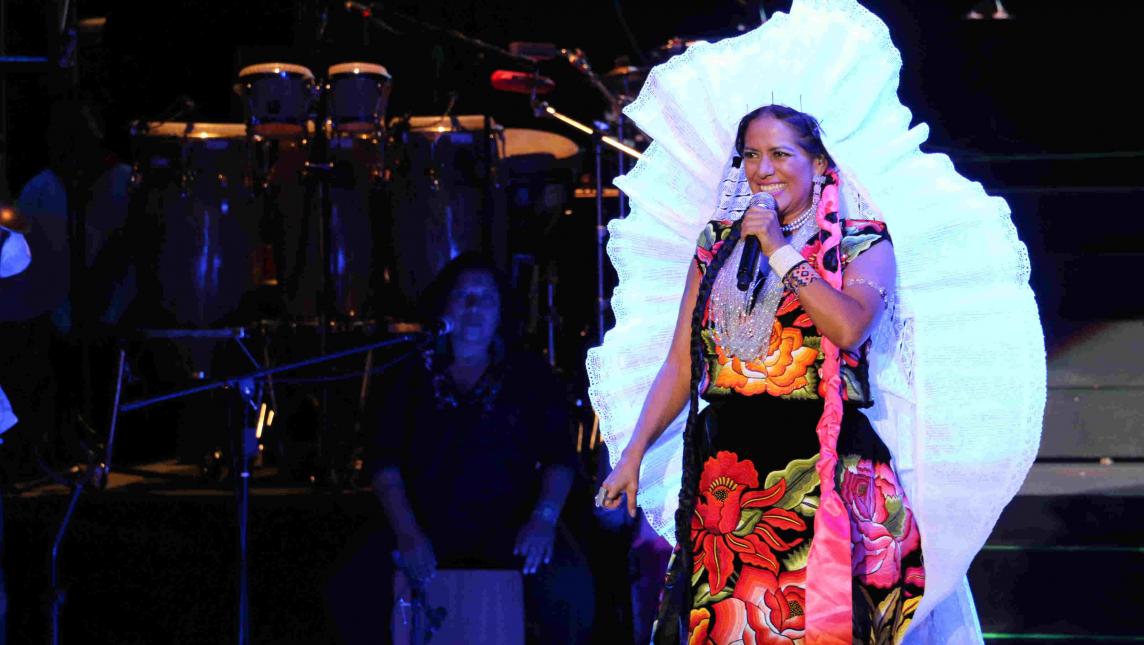 Lila Downs encabeza concierto en beneficio de los damnificados por el terremoto en Oaxaca