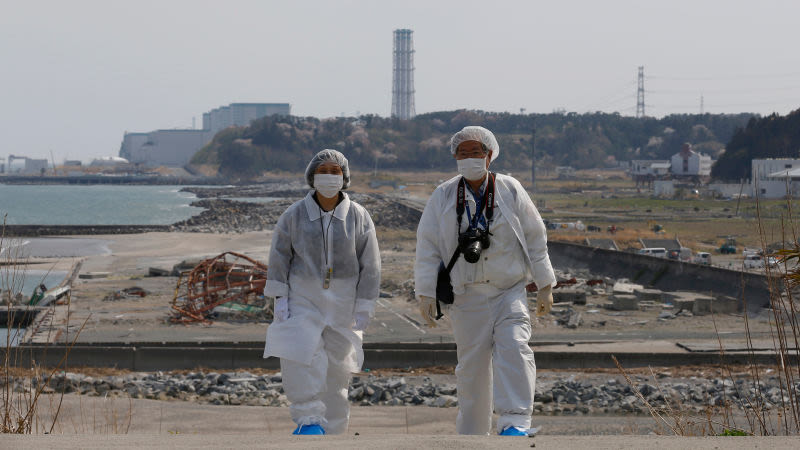 Encuentran restos de material nuclear en playas turísticas de Japón