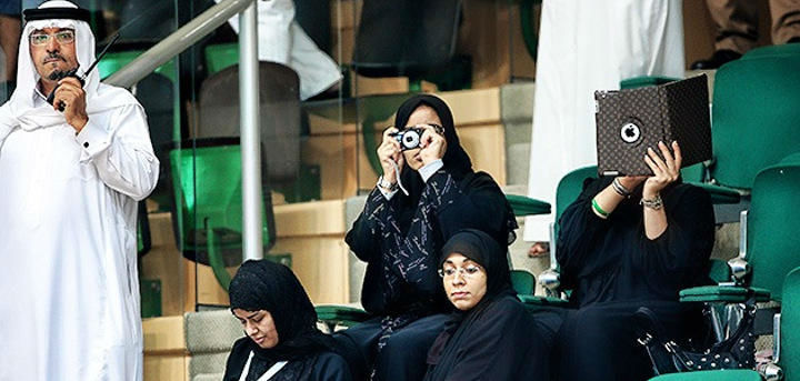 Las mujeres de Arabia Saudita ya pueden viajar y estudiar sin el permiso de un hombre