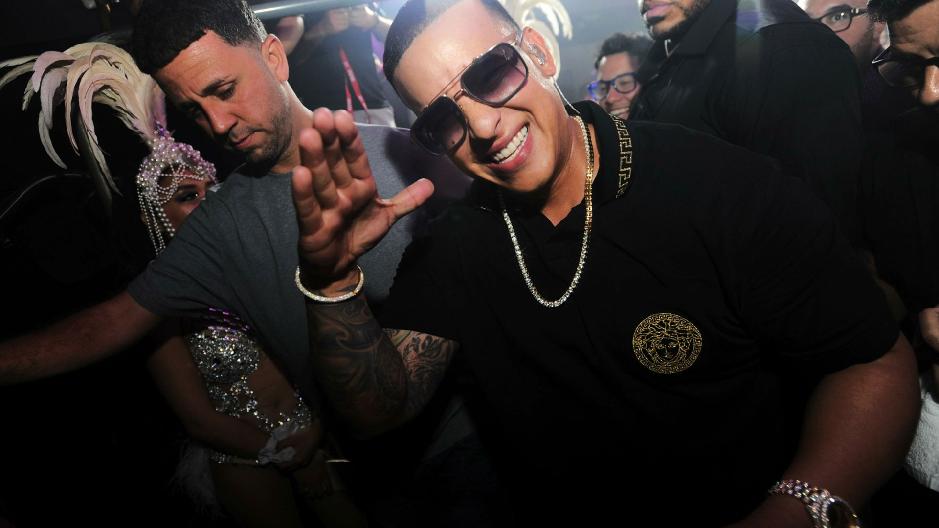 Se hace pasar por Daddy Yankee y le roba 2.3 millones de dólares en joyas