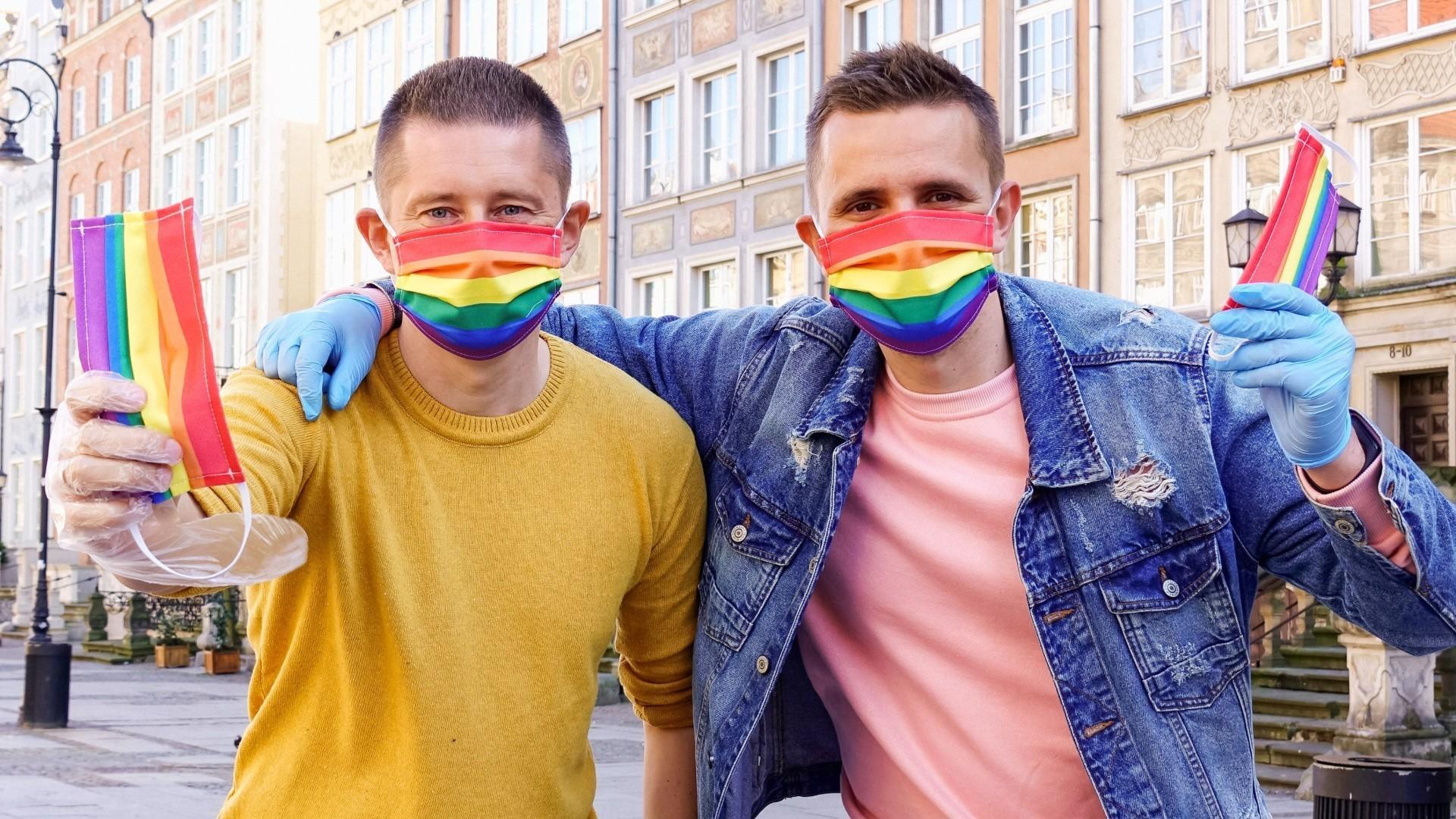 Buscan prohibir adopciones a parejas del mismo sexo en Hungría