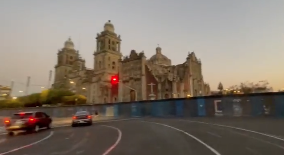 Blindan Palacio Nacional y Catedral Metropolitana con vallas