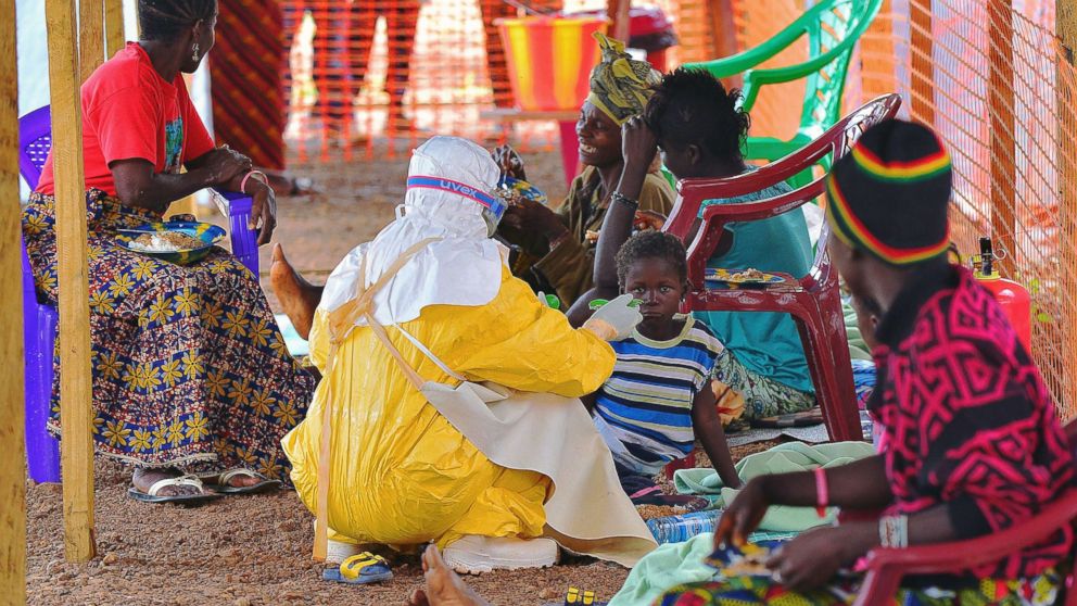 Sube a casi 100 cifra de niños muertos por brote de ébola
