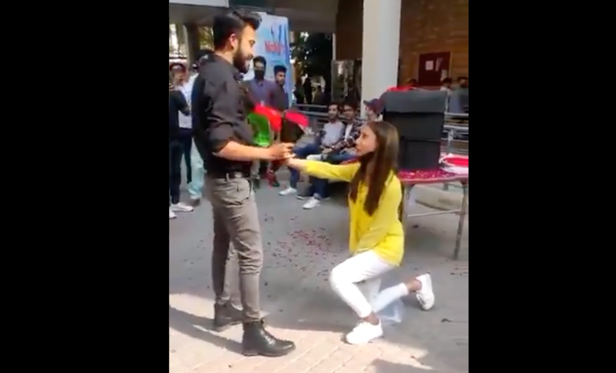 VIDEO. Alumna le pide matrimonio a su novio y son expulsados de la Universidad