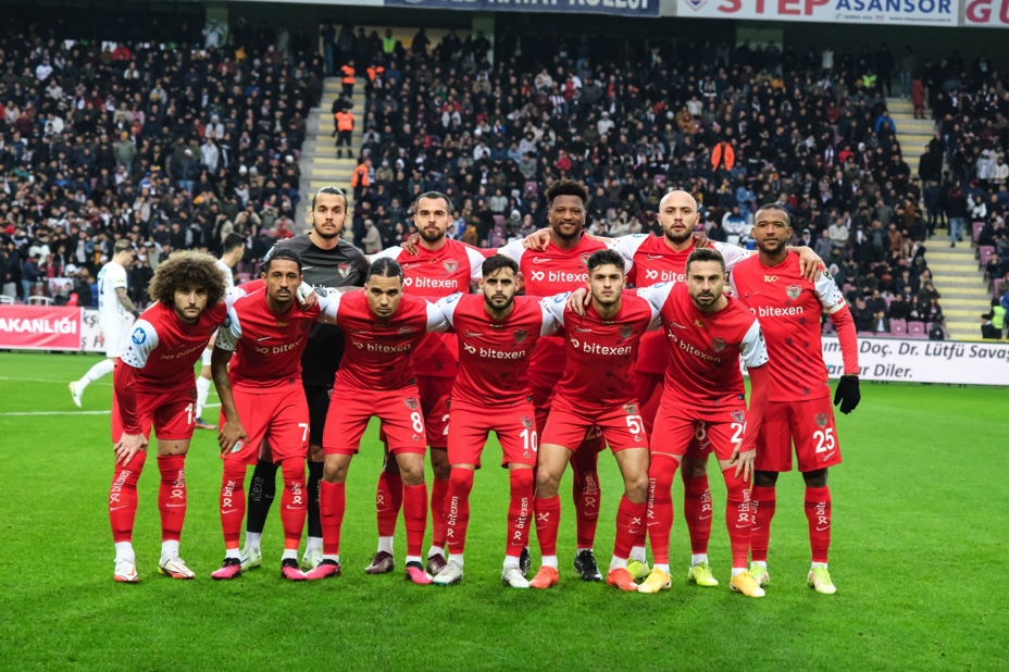 Equipo de futbol se retira de la liga de Turquía tras el terremoto
