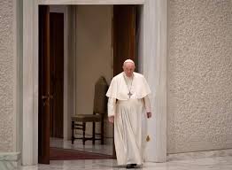 Papa Francisco deja la puerta abierta a su renuncia: ‘Es una opción muy normal’