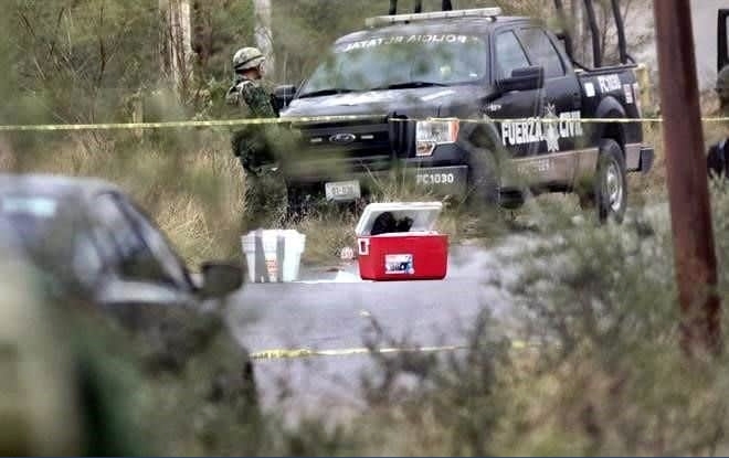 Grupos delictivos dejan restos humanos afuera de penales en Monterrey
