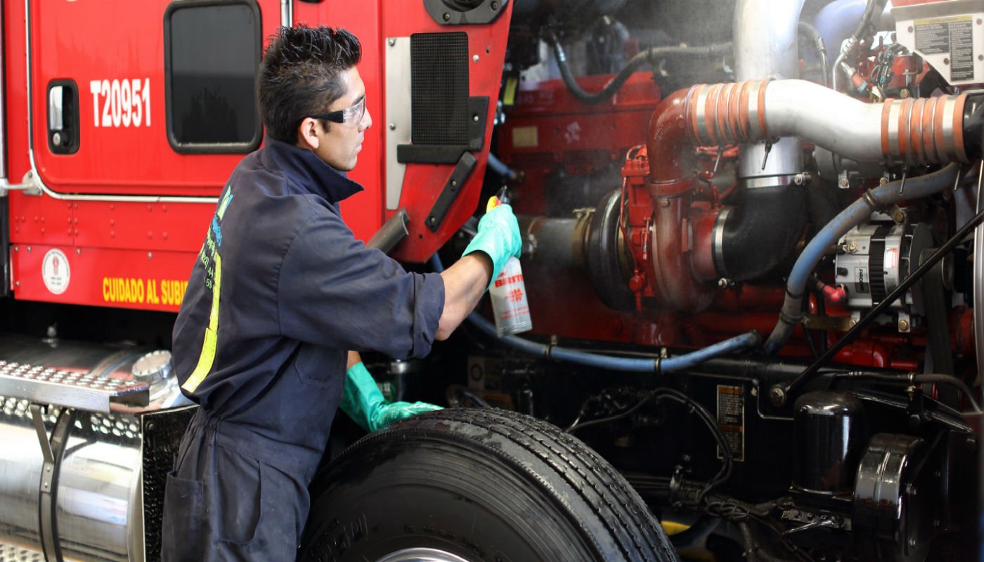 Pon atención… ¡Canadá ofrece trabajo a mecánicos mexicanos por 48 mil pesos!