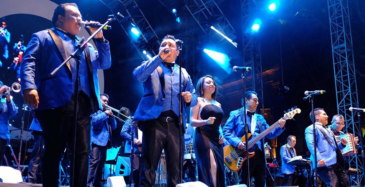 Los Ángeles Azules ponen a bailar a la delegación Benito Juárez