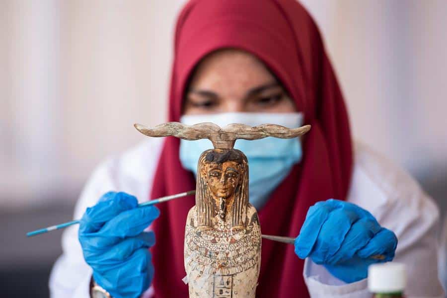 ¡Un verdadero tesoro! Presentan más de 100 sarcófagos de hace 2.300 años de antigüedad en Egipto