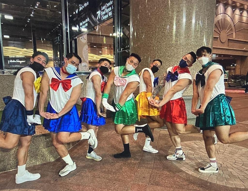 ¡Por el prisma lunar! Hombres vestidos de Sailors Scouts protagonizan pelea en Hong Kong