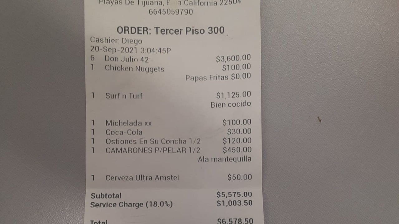 Restaurante en Tijuana obliga a los turistas a pagar propina