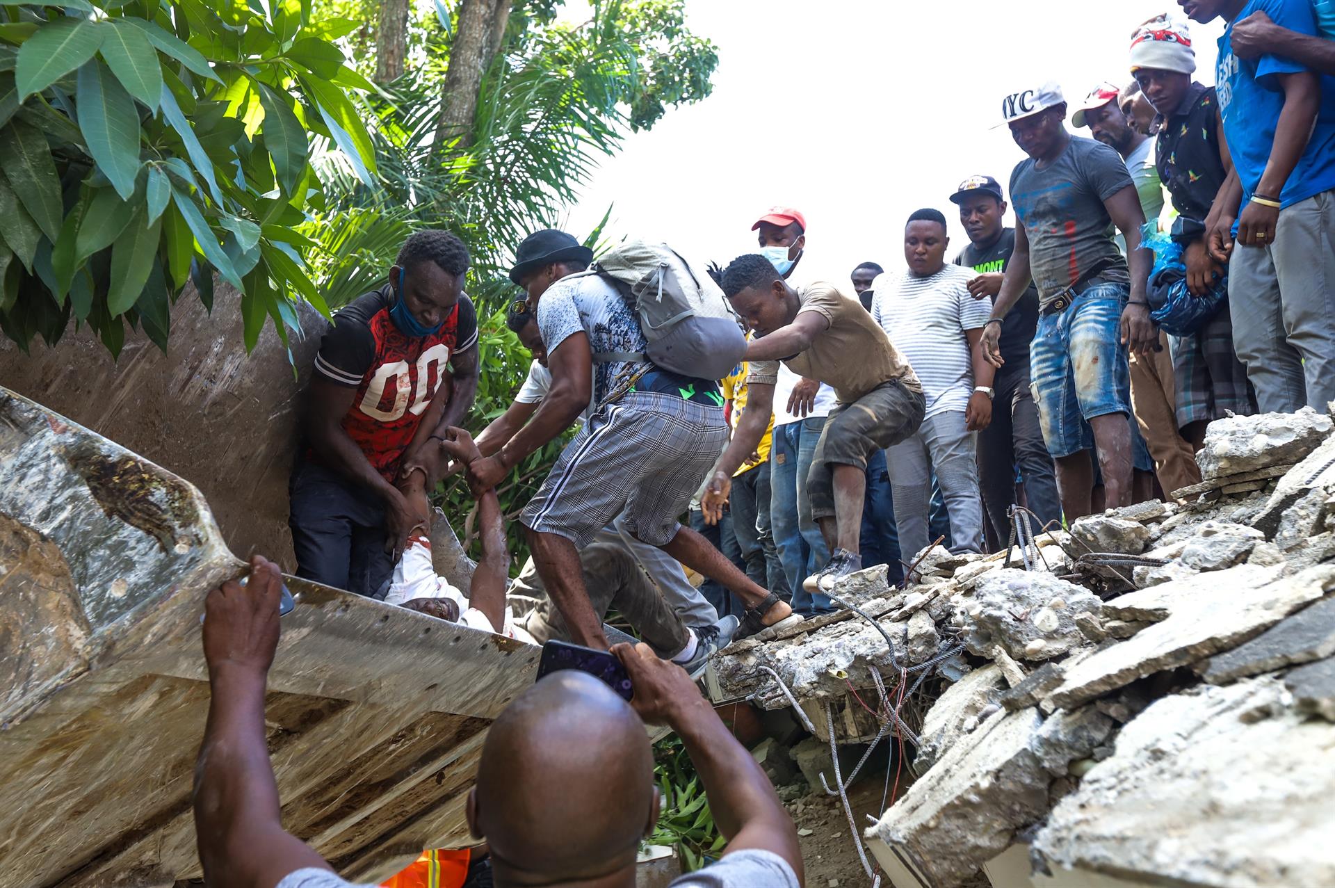 Sube a 227 los muertos a causa del sismo en Haití