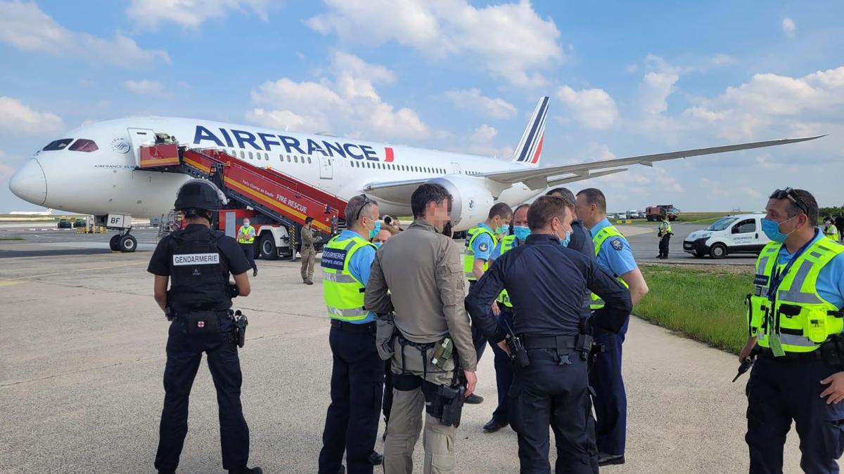 Un avión de Air France es aislado en París ante sospecha de bomba a bordo