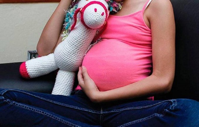 Mil niñas regresan embarazadas a la escuela tras el covid-19