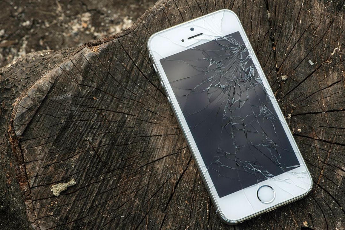 Adolescente rompe el celular que usaba para clases en línea y se quita la vida