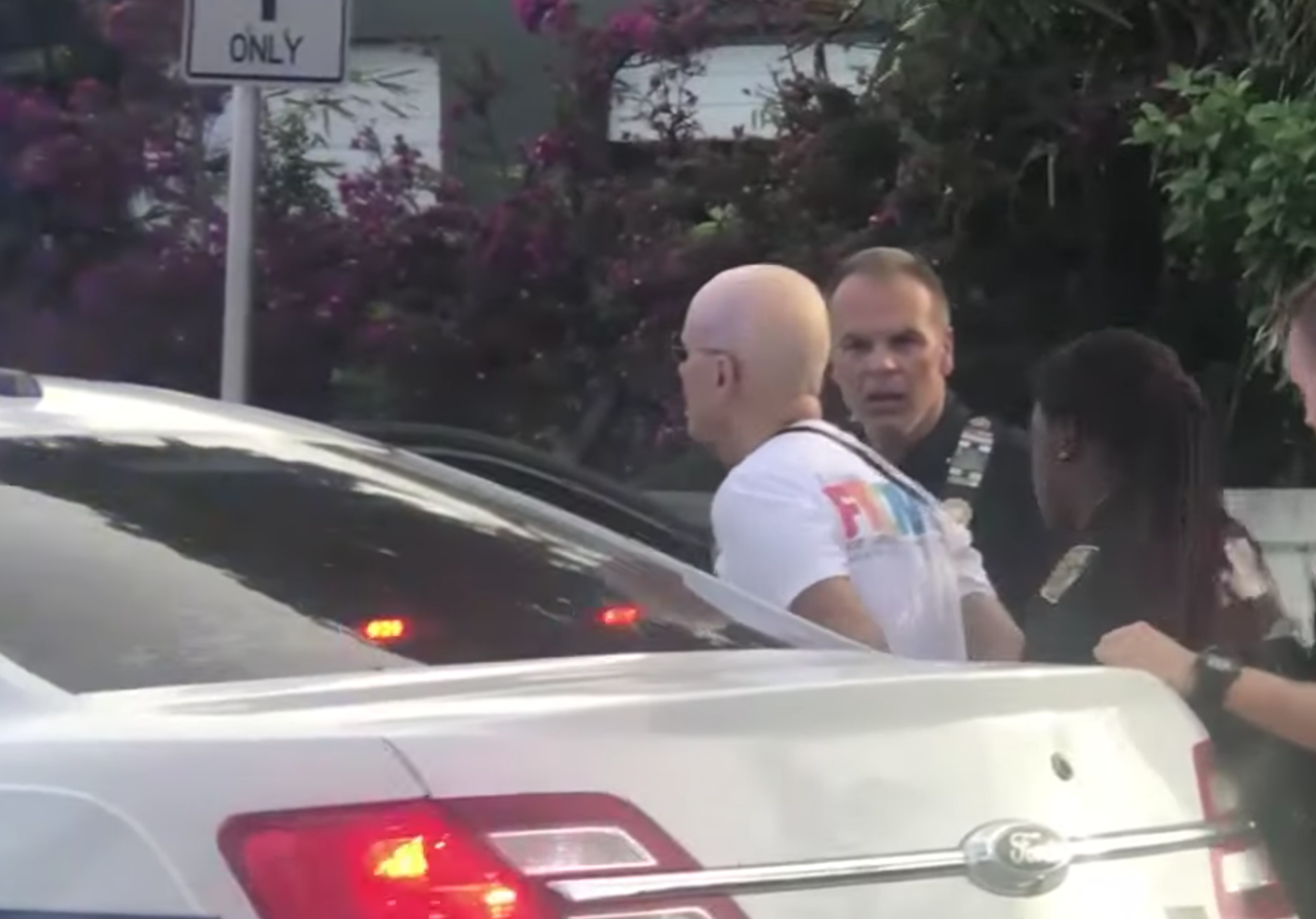 VIDEO. Hombre se infiltra con camión en marcha gay y atropella a los asistentes: hay un muerto