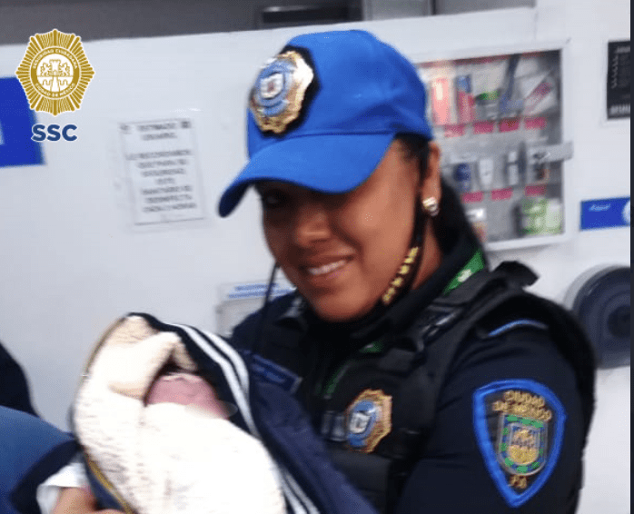¡Más como ellas! Policías ayudan a mujer que entró en labor de parto en la TAPO