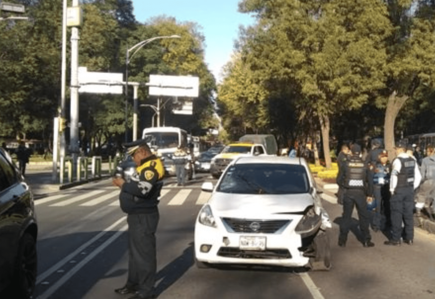 Automovilista atropella a cuatro personas en Paseo de la Reforma