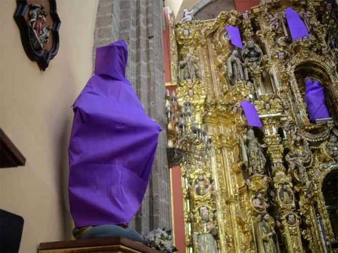 Iglesias tapan a la Virgen María en protesta por violencia de género en México