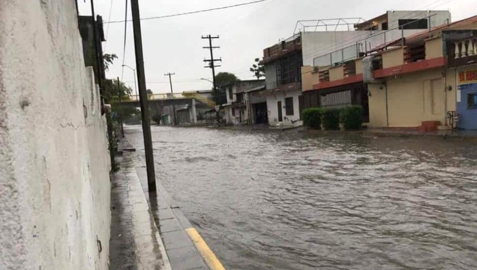 Videos de las fuertes lluvias que inundaron Monterrey